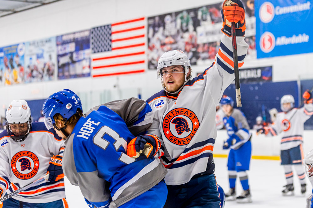 5 Straight Goals Lift Gens Over Sea Captains 5-1